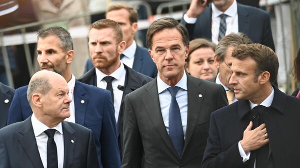 Канцлер ФРГ Олаф Шольц, премьер-министр Нидерландов Марк Рютте и президент Франции Эмманюэль Макрон на саммите Европейского политического сообщества в Праге
