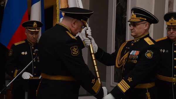 В Севастополе прошла церемония вручения штандарта командующему Черноморским флотом вице-адмиралу Виктору Соколову