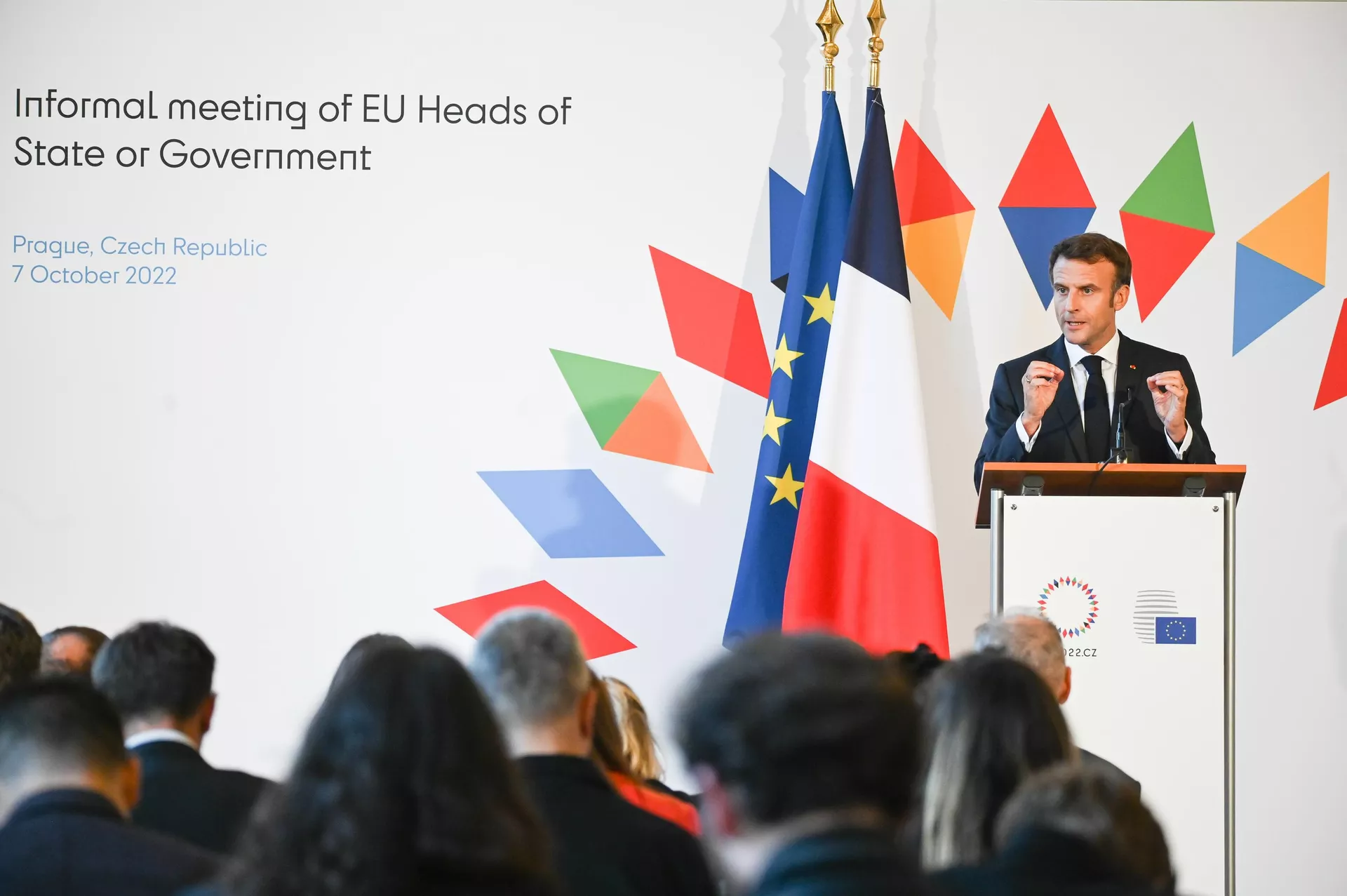 Президент Франции Эмманюэль Макрон во время пресс-подхода по итогам встречи на неформальном саммите ЕС в Праге Президент Франции Эмманюэль Макрон во время пресс-подхода по итогам встречи на неформальном саммите ЕС в Праге - РИА Новости, 1920, 11.10.2022