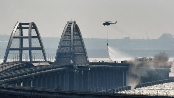 Тушение пожара на Крымском мосту