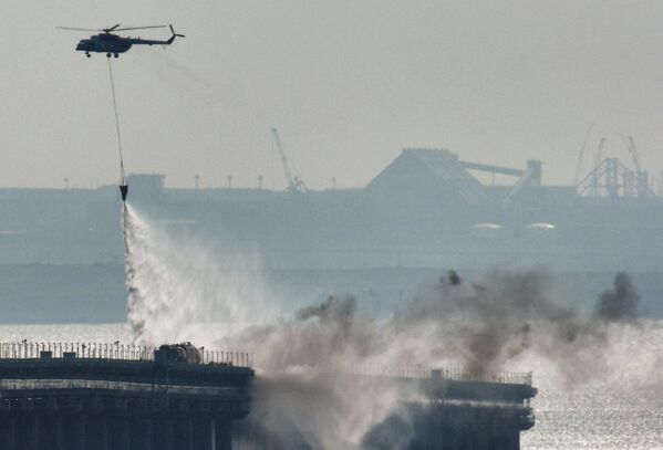 Тушение пожара на Крымском мосту