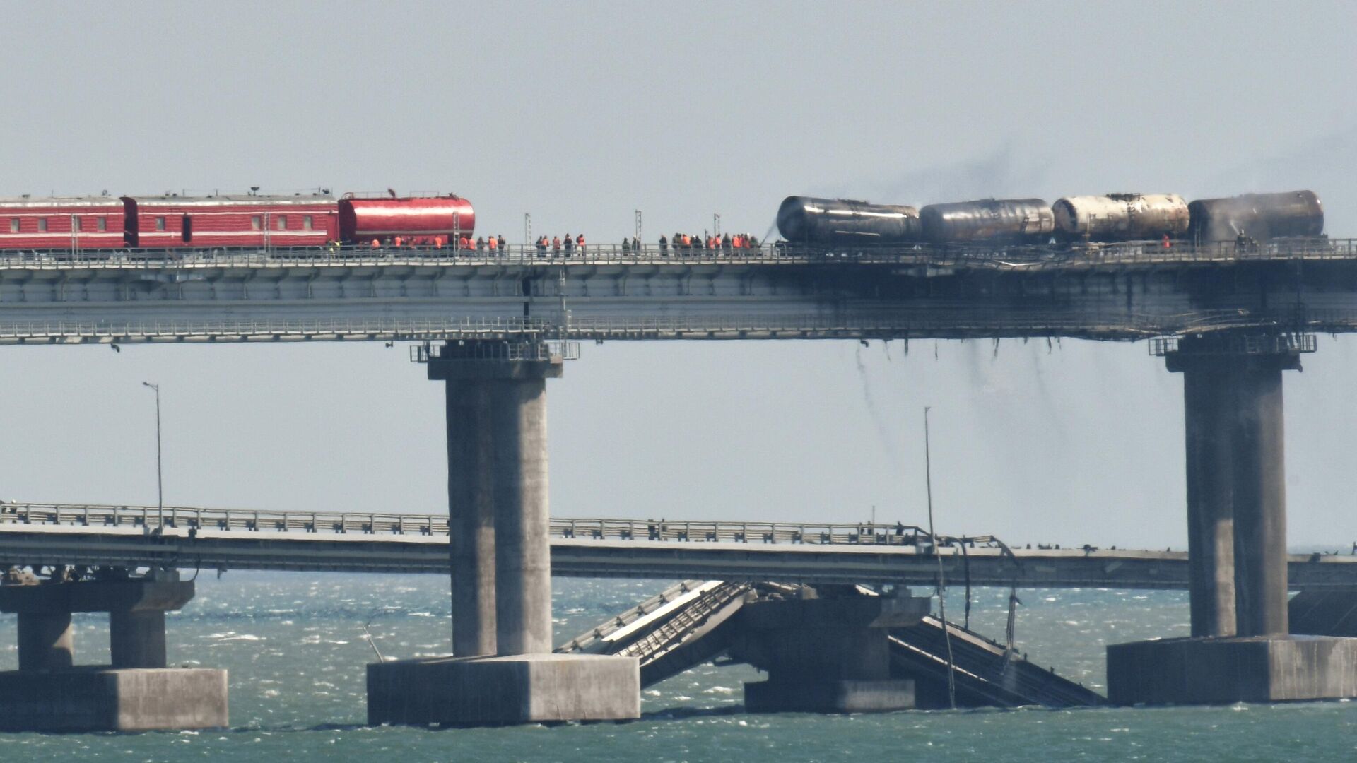 Крымский мост, на автомобильной части которого со стороны Таманского полуострова произошел подрыв грузового автомобиля - РИА Новости, 1920, 10.10.2022