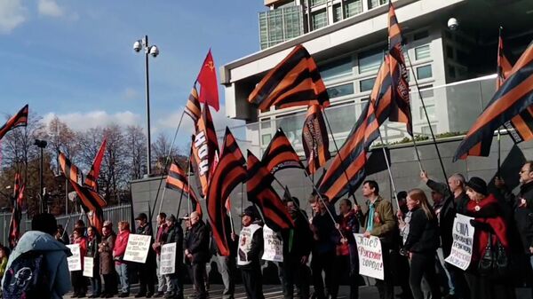 Митинг у посольства США в Москве с требованием отставки Байдена