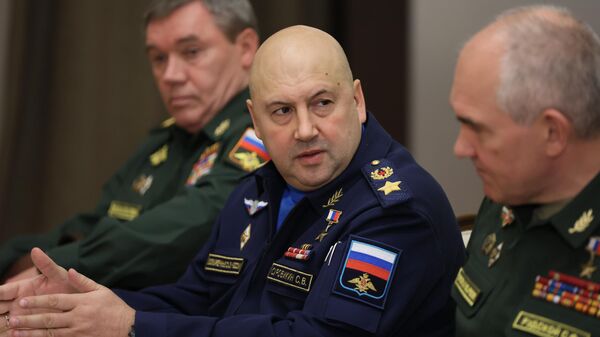 Командующий Объединенной группировкой войск в районе проведения спецоперации генерал армии Сергей Суровикин