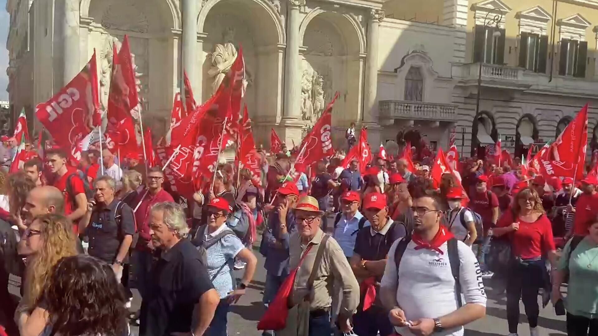 Митинг профсоюзов в Риме против роста электроэнергии - РИА Новости, 1920, 08.10.2022