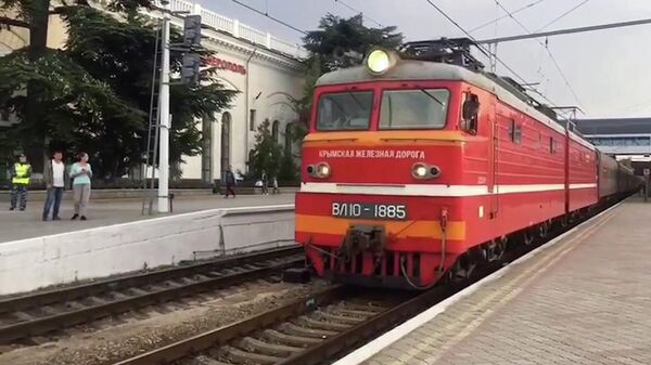 Отправление поездов из Севастополя и Симферополя на материк