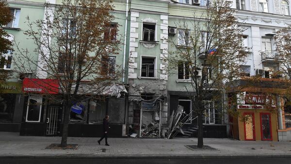 Дом в Донецке, пострадавший в результате ночного обстрела.