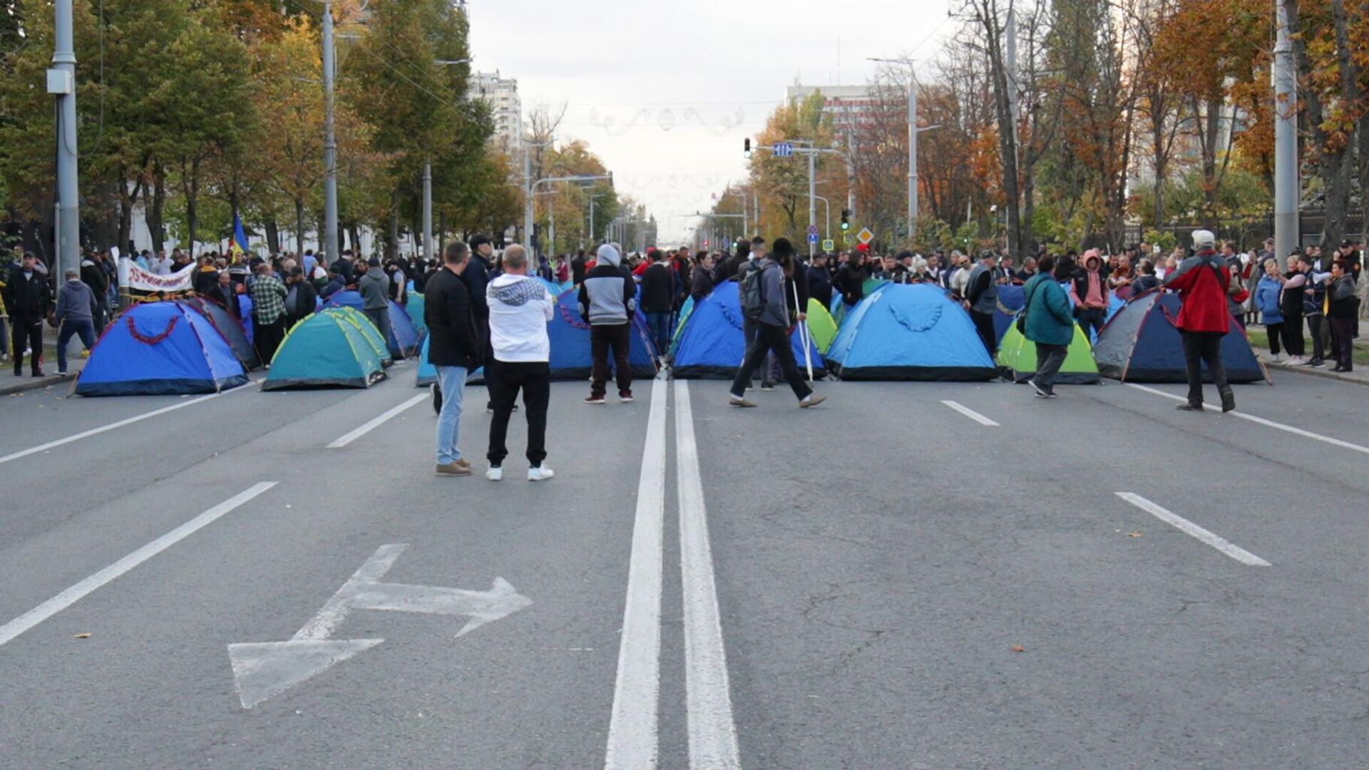 Палатки участников акции протеста оппозиции на улице бульвар Штефан чел Маре в Кишиневе - РИА Новости, 1920, 09.10.2022