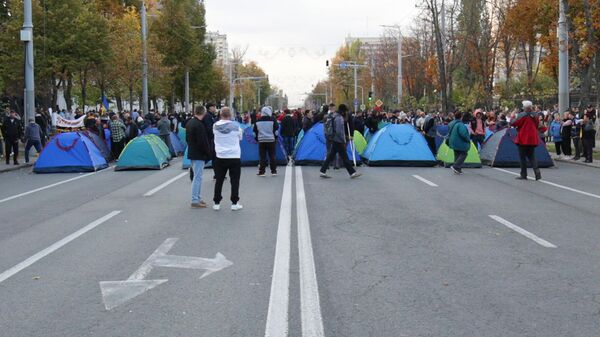 Палатки участников акции протеста оппозиции на улице бульвар Штефан чел Маре в Кишиневе