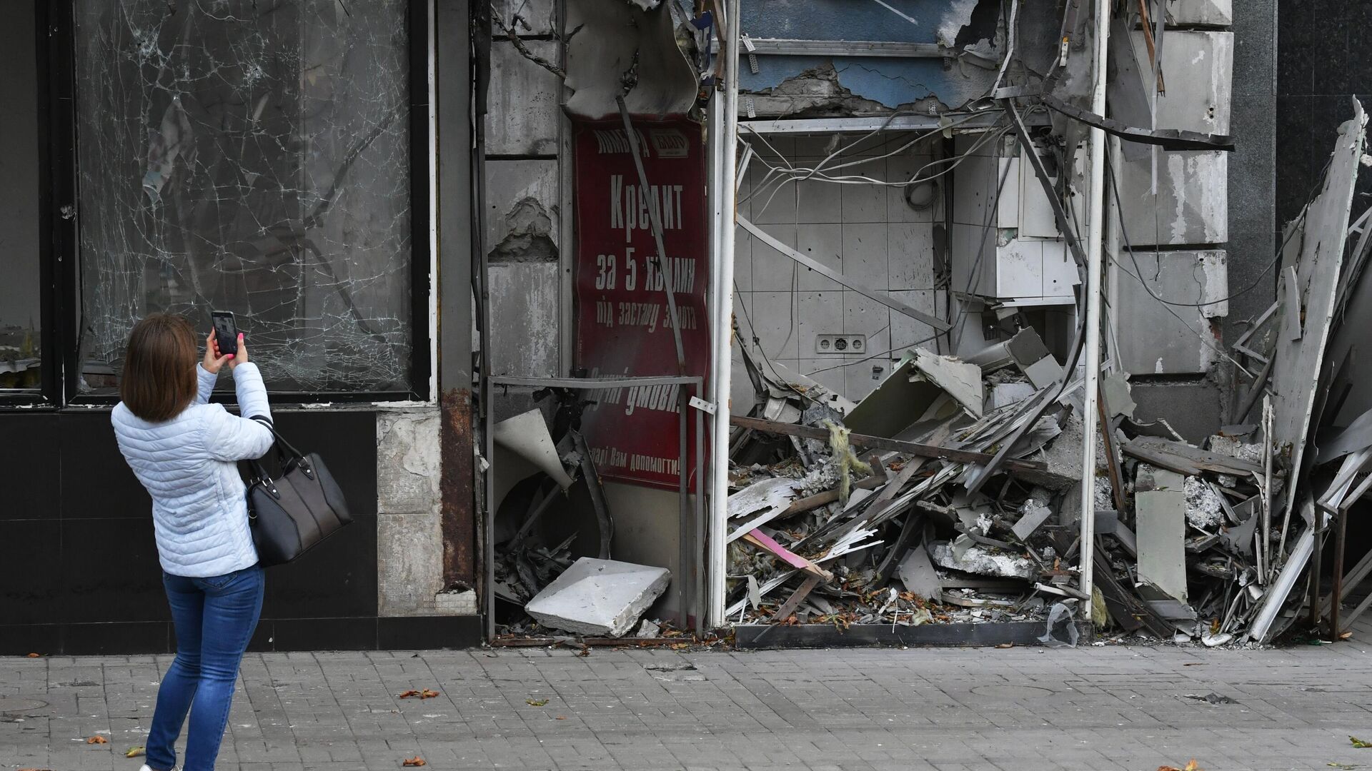 Дом Донецке, пострадавший в результате обстрела - РИА Новости, 1920, 10.10.2022