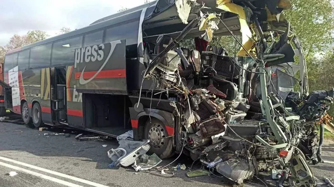 Пассажирский автобус попал в ДТП на трассе Нарва 