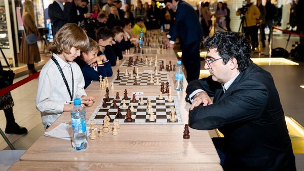Российский гроссмейстер Владимир Крамник на турнире Шахматные звезды