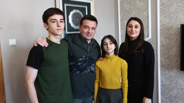 Губернатор Московской области Андрей Воробьев навестил семью добровольца в Серпухове