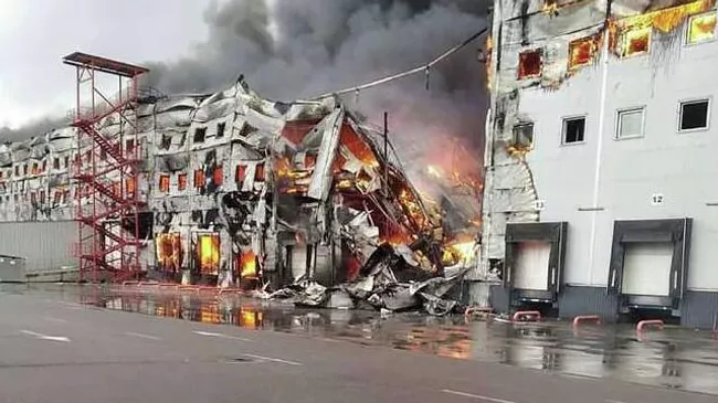 Фото горящего склада бренда Lamel, опубликованное Натальей Яроменко