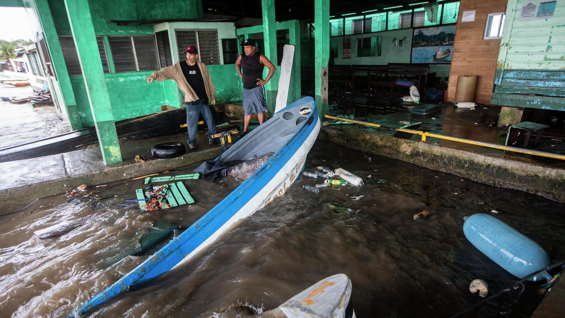 Ураган Джулия затопил рыбацкие лодки в городе Блуфилдс, Никарагуа - РИА Новости, 1920, 10.10.2022