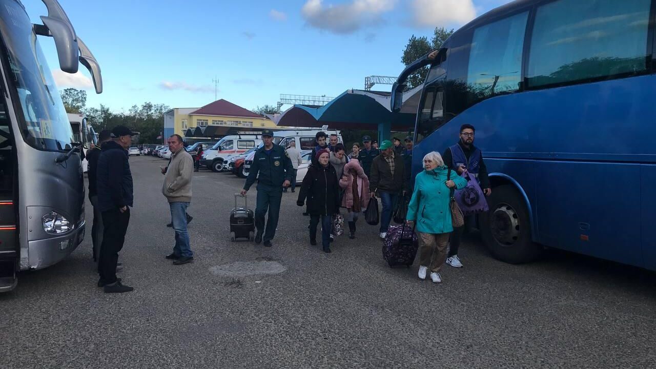 Воспитанники детских домов из Херсонской области приехали в Анапу - РИА Новости, 1920, 11.10.2022