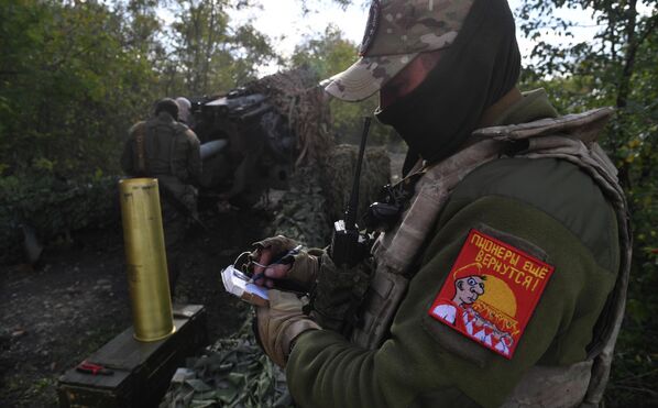 Боец артиллерийского расчета ЧВК Вагнер на территории ЛНР