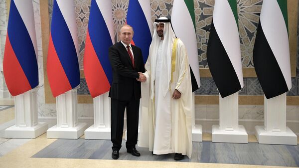Президент РФ Владимир Путин и наследный принц Абу-Даби, заместитель верховного главнокомандующего вооружёнными силами Объединённых Арабских Эмиратов Мухаммед бен Заид Аль Нахайян 