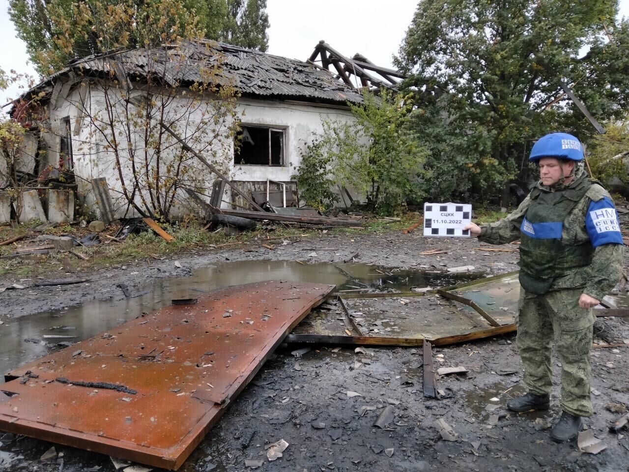 Последствия обстрела вооруженными формированиями Украины города Стаханов (ЛНР) - РИА Новости, 1920, 11.10.2022