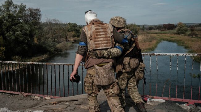 Раненый украинский военнослужащий