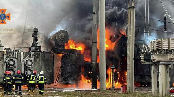 Украинские пожарные на месте взрыва