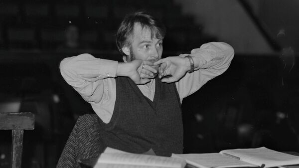 Александр Петров на репетиции оперы Любовь к трем апельсинам (1991 год)