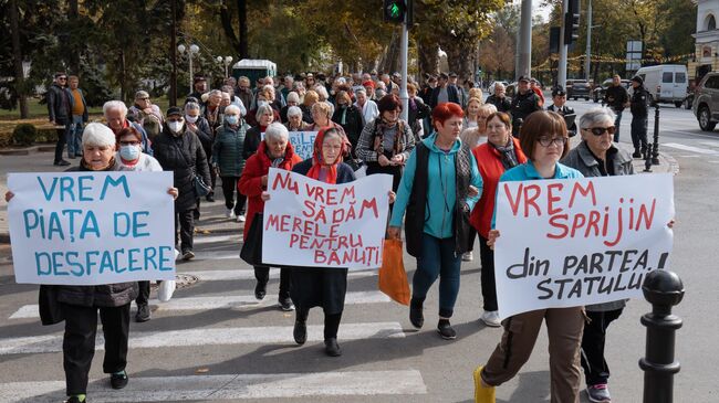 Участники акции протеста против антироссийской политики в Молдавии в Кишиневе