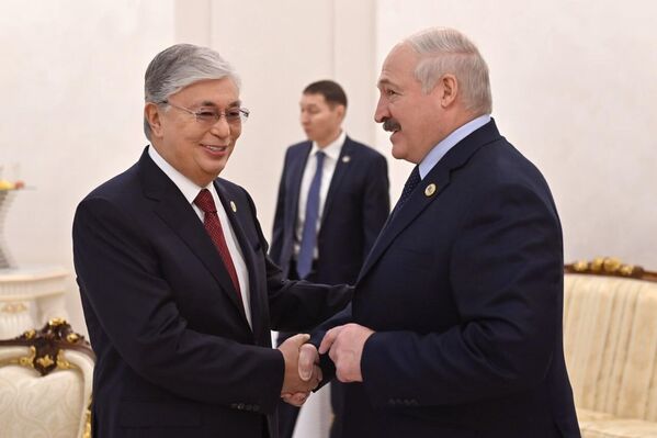 Президент Казахстана Касым-Жомарт Токаев и президент Белоруссии Александр Лукашенко