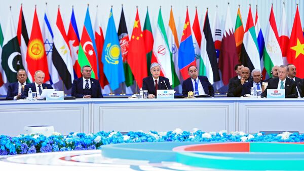 Президент РФ Владимир Путин принимает участие в пленарном заседании VI саммита Совещания по взаимодействию и мерам доверия в Азии во Дворце Независимости в Астане