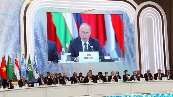 Президент России Владимир Путин выступает на VI саммите Совещания по взаимодействию и мерам доверия в Азии в Астане