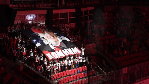Баннер в память о хоккеисте Алексее Черепанове
