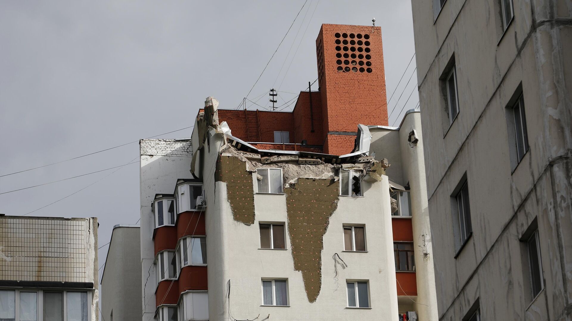 Жилой дом на улице Губкина в Белгороде, поврежденный в результате обстрела ВСУ - РИА Новости, 1920, 13.10.2022