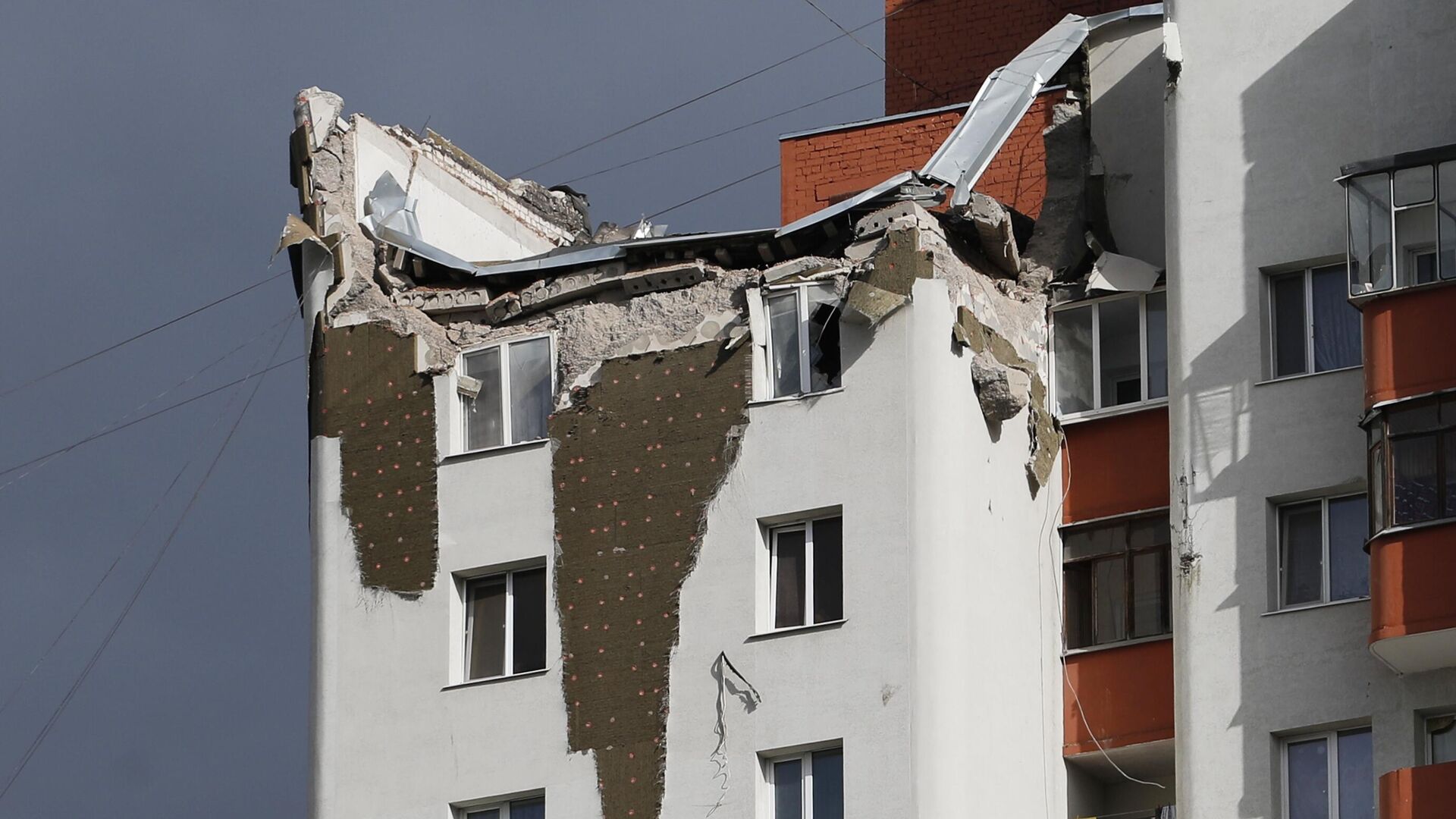 Жилой дом на улице Губкина в Белгороде, поврежденный в результате обстрела ВСУ - РИА Новости, 1920, 13.10.2022