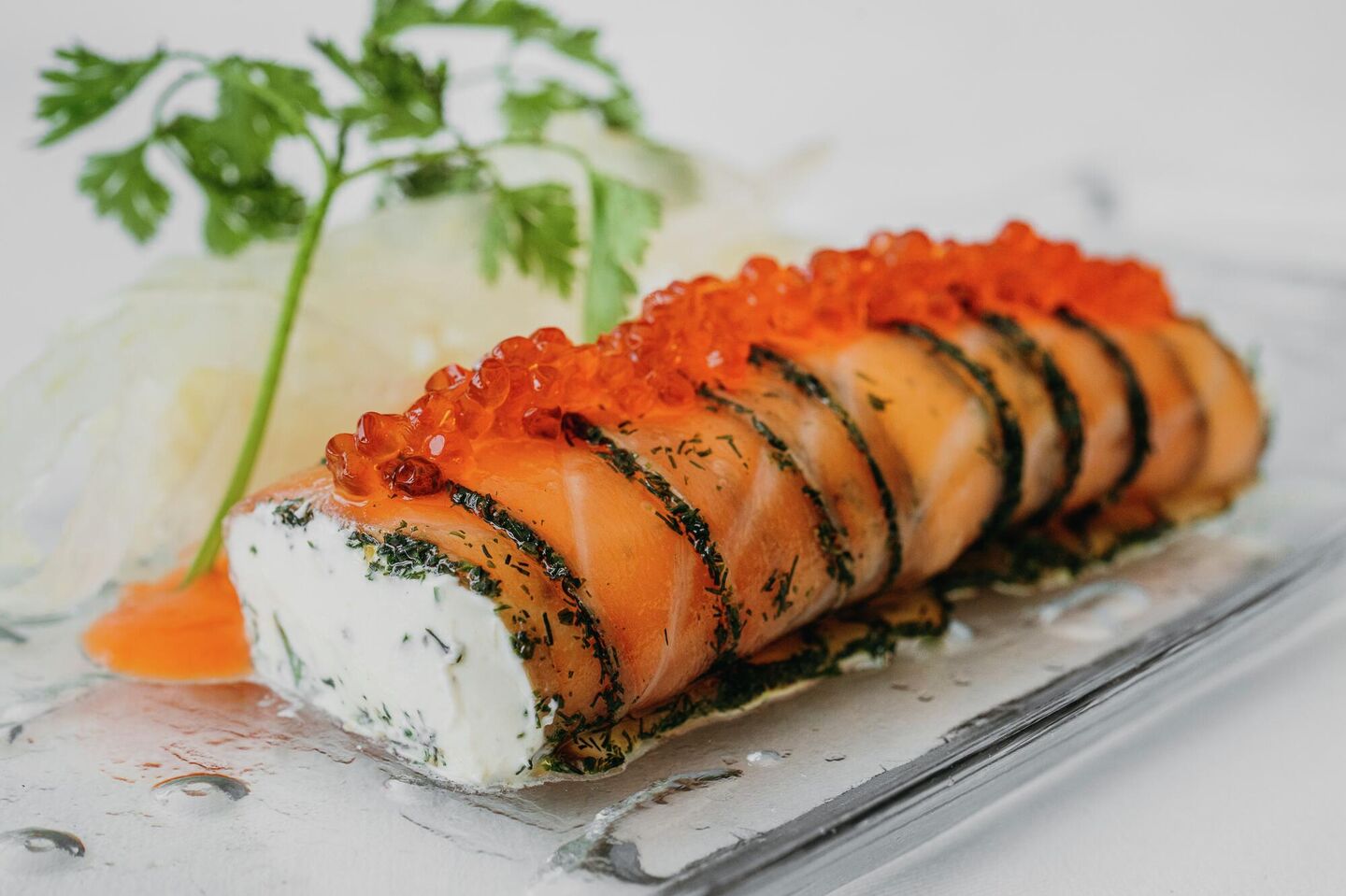 Лосось в специях, лимонный крем, фенхель, свежий томат с имбирем Лосось в специях, лимонный крем, фенхель, свежий томат с имбирем