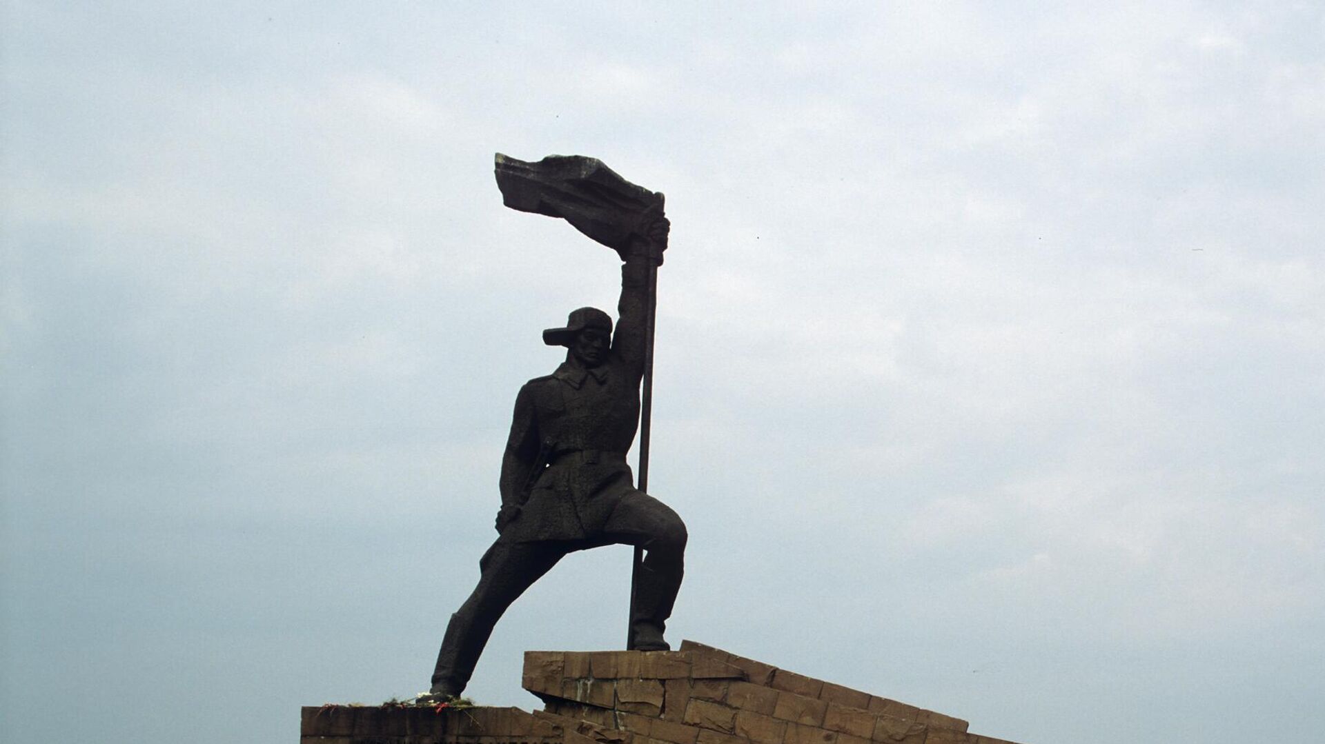 Памятник Украина - освободителям в Ужгороде - РИА Новости, 1920, 09.11.2022