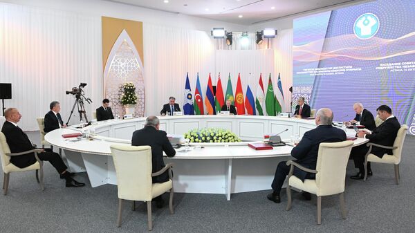 Президент России Владимир Путин на заседании глав государств - участников СНГ