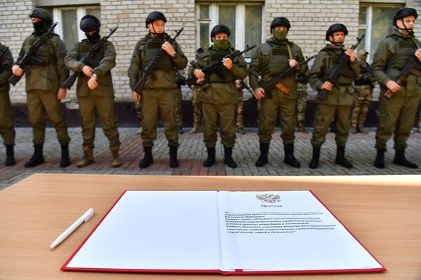 Военнослужащие добровольческого батальона имени Судоплатова принимают присягу в военной части в Запорожской области