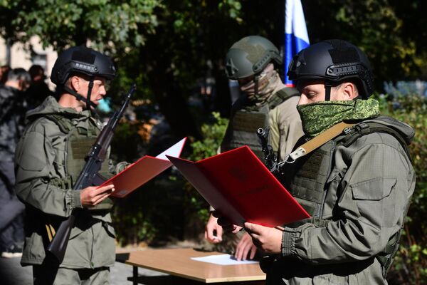 Военнослужащие добровольческого батальона имени Судоплатова принимают присягу в военной части в Запорожской области