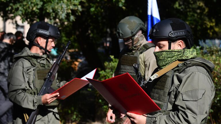 Военнослужащие добровольческого батальона имени Судоплатова принимают присягу в военной части в Запорожской области