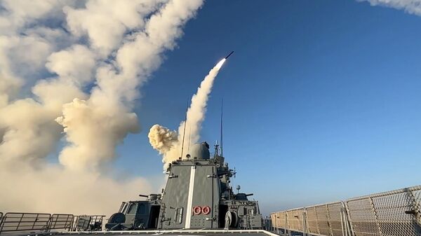 Пуск ракет с корабля ВМФ РФ