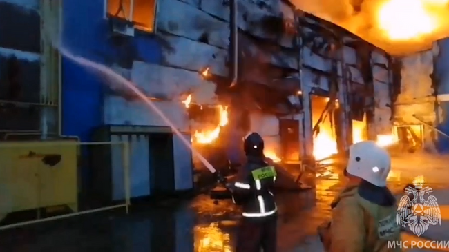 Пожар на складе в Екатеринбурге. Видео МЧС России