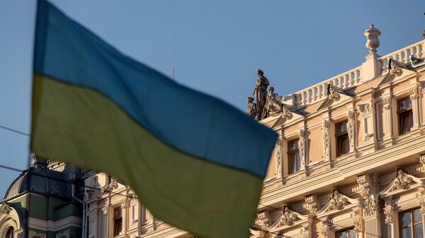 Флаг Украины, развевающийся возле дома Либмана в Одессе