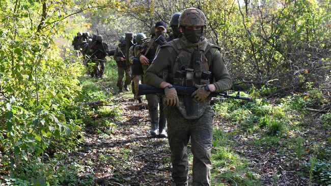 Разведчики ЧВК Вагнер выводят боевые группы на позиции