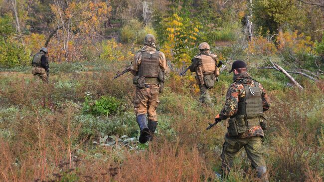 Разведчики ЧВК Вагнер производят разведку местности на линии боевого соприкосновения