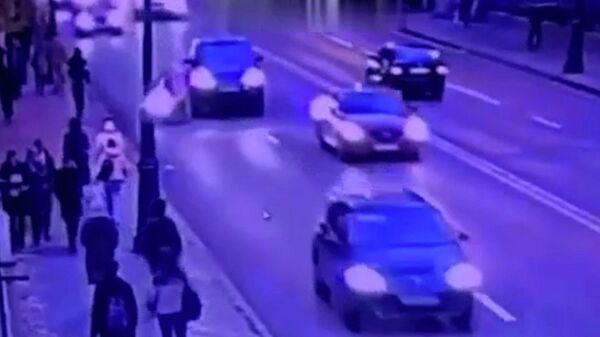 Момент столкновения мотоцикла и автомобиля в Петербурге