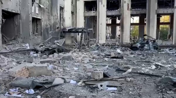 Кадры с места обстрела здания администрации Донецка