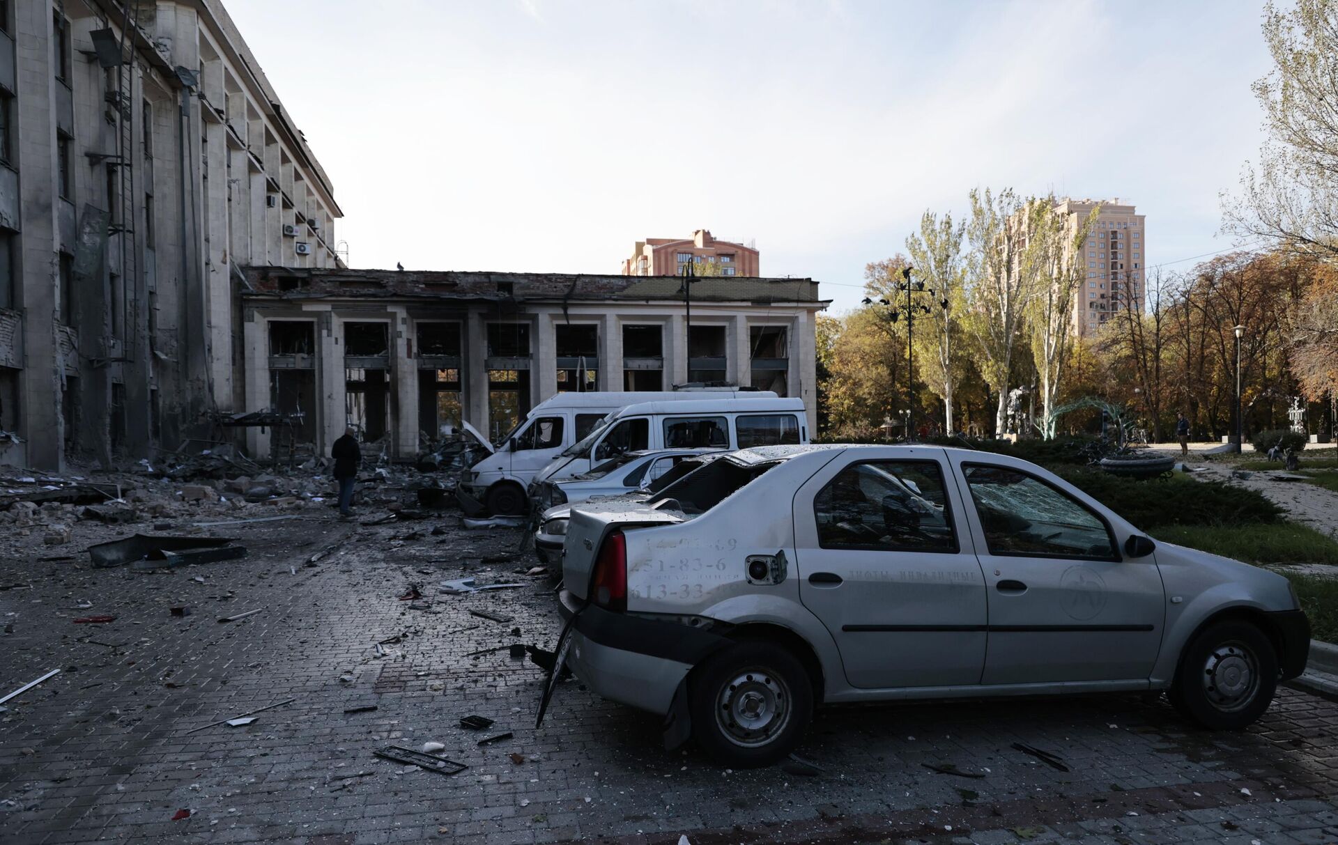 Здание городской администрации в центре Донецка, поврежденное в результате обстрела со стороны ВСУ - РИА Новости, 1920, 19.10.2022