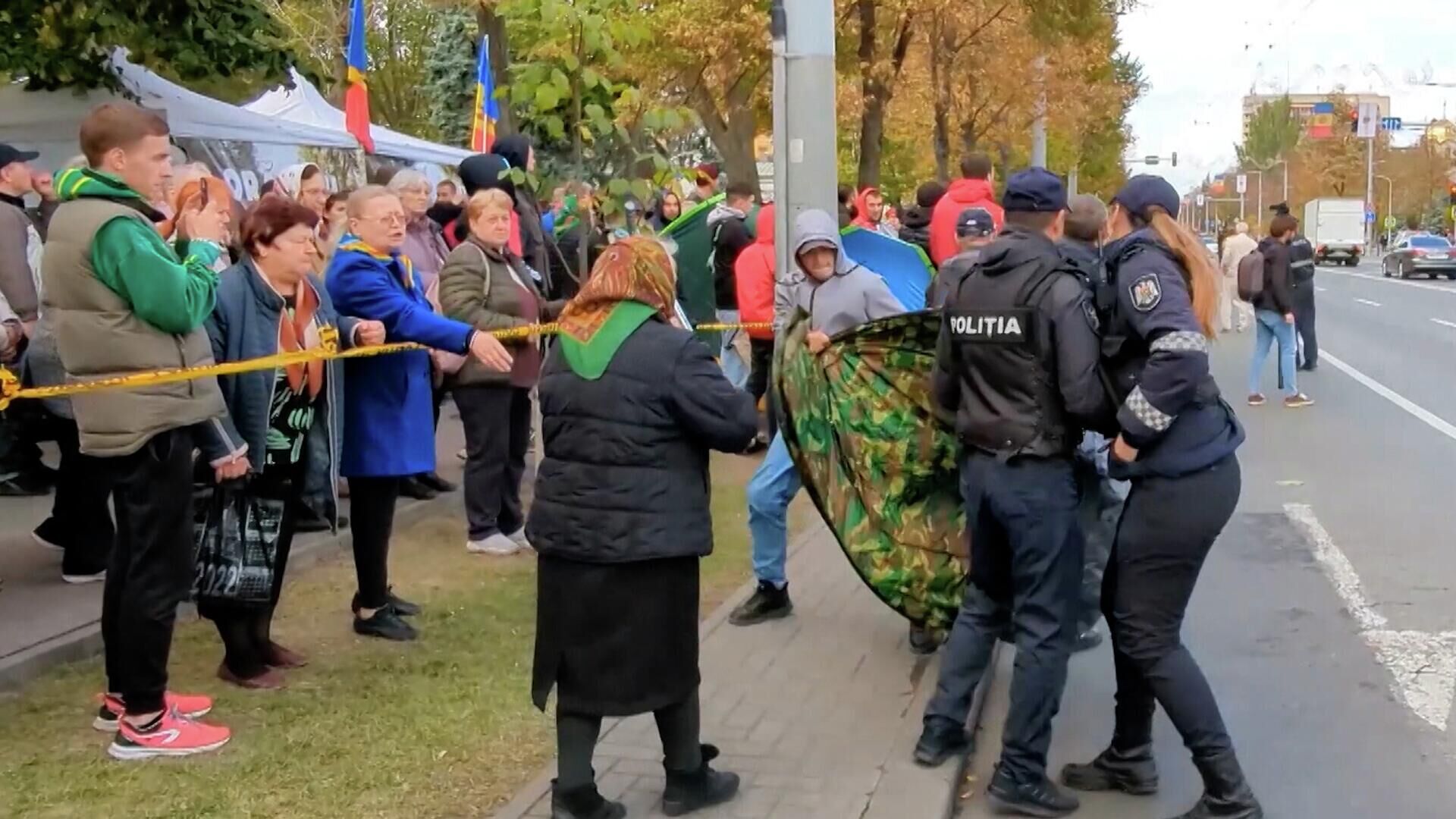 Жители Кишинева снова вышли на акцию протеста - РИА Новости, 1920, 16.10.2022