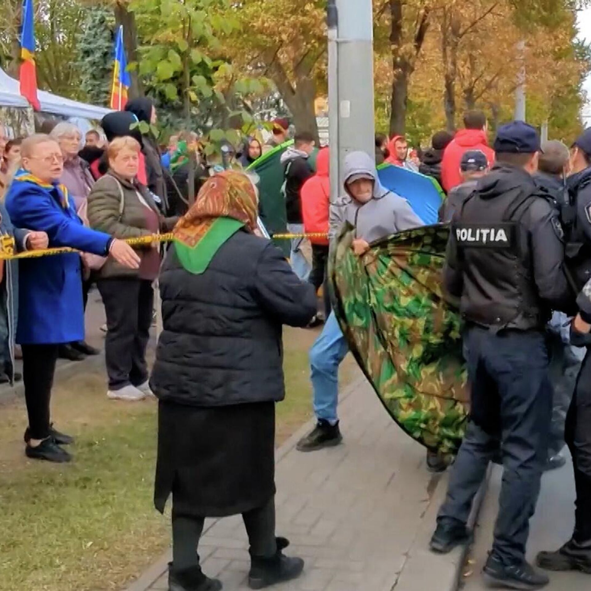 В молдавии началось. Партия "Шор" протестует в центре Кишинева. Протесты в Молдавии. Кишинев протесты.