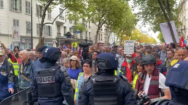 Марш против подорожания жизни в Париже